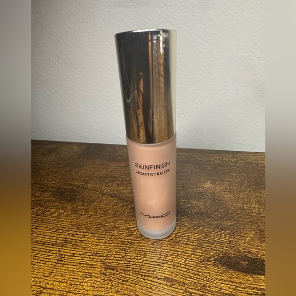Other - Mac skinfinish lightstruck liquid highlighter bubbled over